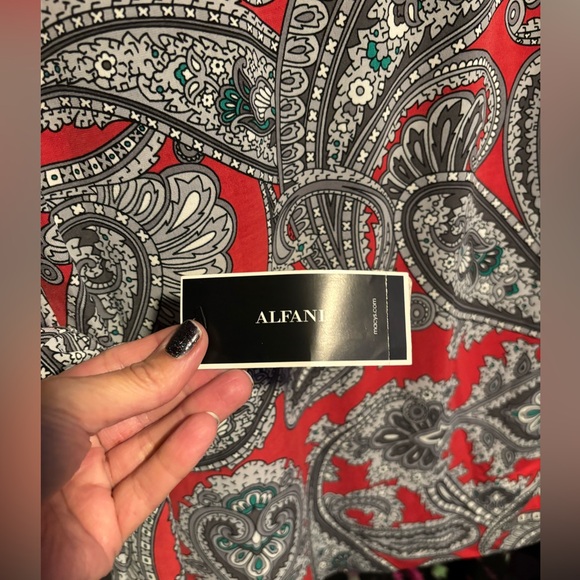 Unique Paisley Women's Top - Picture 4 of 9